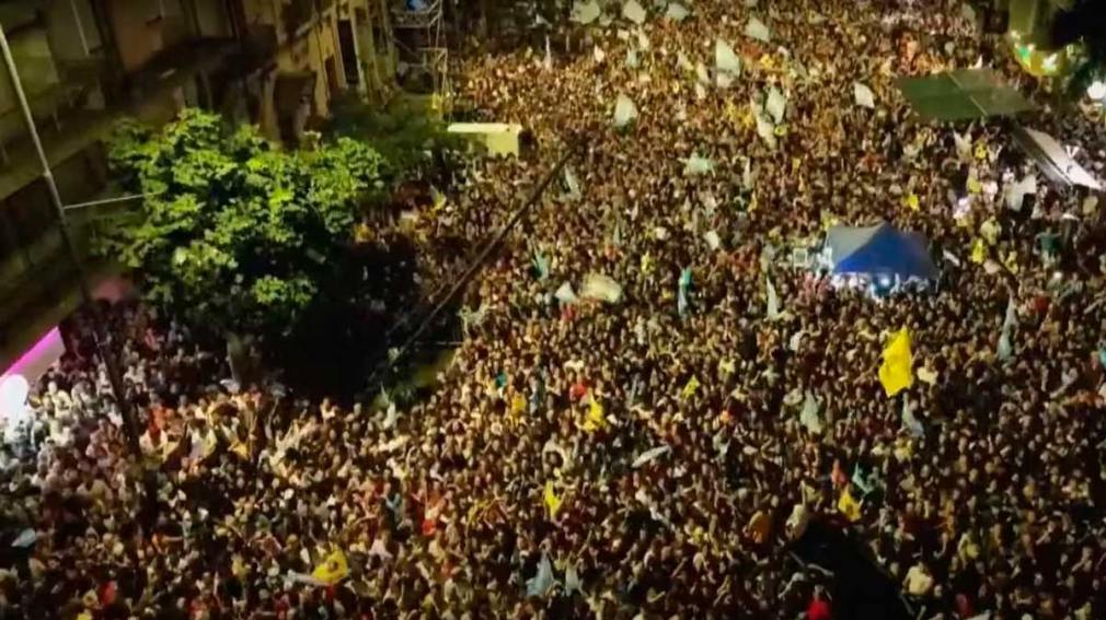 Javier Milei cerró su campaña en Córdoba en un acto multitudinario con