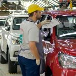 Caputo anunció una baja de aranceles e impuestos para la industria automotriz