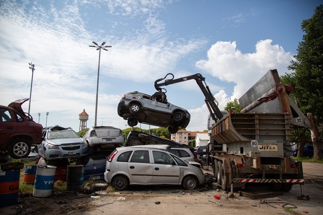 compactación-autos-pdi-rosario-apurainfo