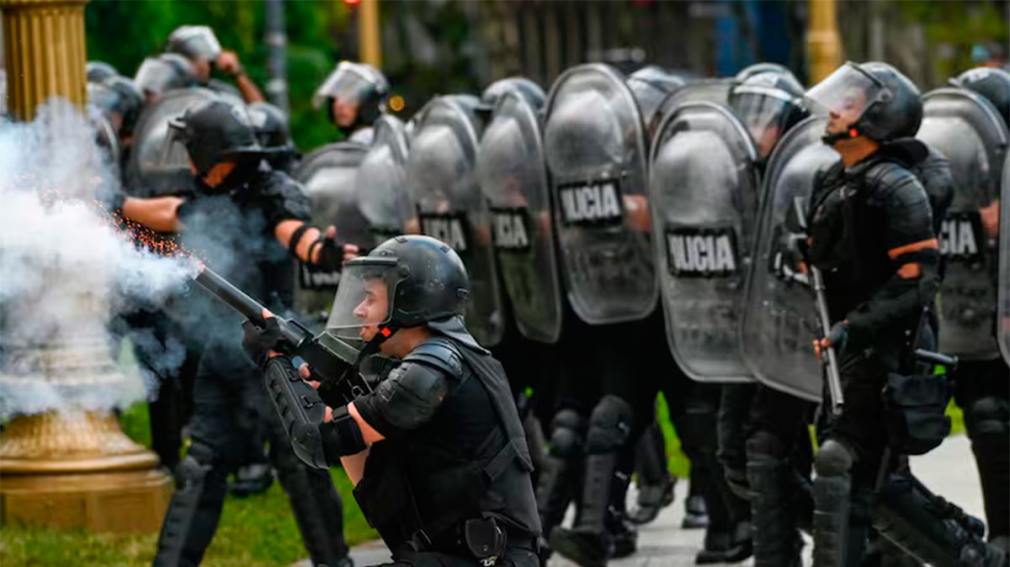 1010x567_policia-marcha-jubilados-514704-185238