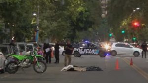 motociclista_choco_a_cuidacoche.jpg_1756841869