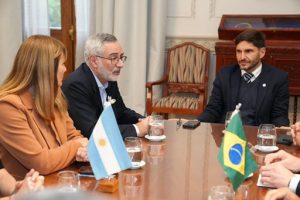 pullaro-embajador de brasil-apurainfo