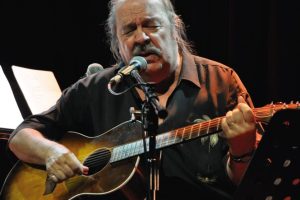 Litto Nebbia-la comedia-50 años con la música-apurainfo