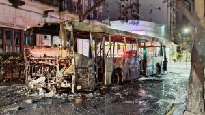 colectivo_incendiado_corrientes_y_salta.jpg_1756841869