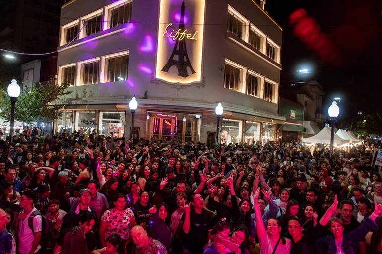 noche de las peatonales-rosario-octubre-tricentenario-apurainfo