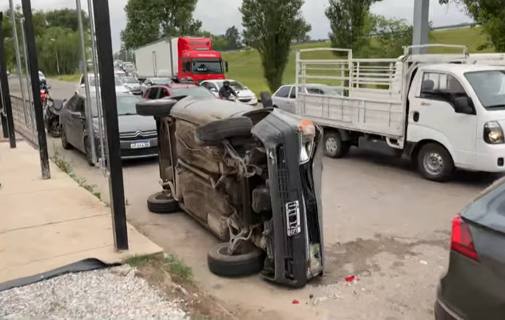 accidente circunvalacion y mendoza-vuelvo auto-apurainfo