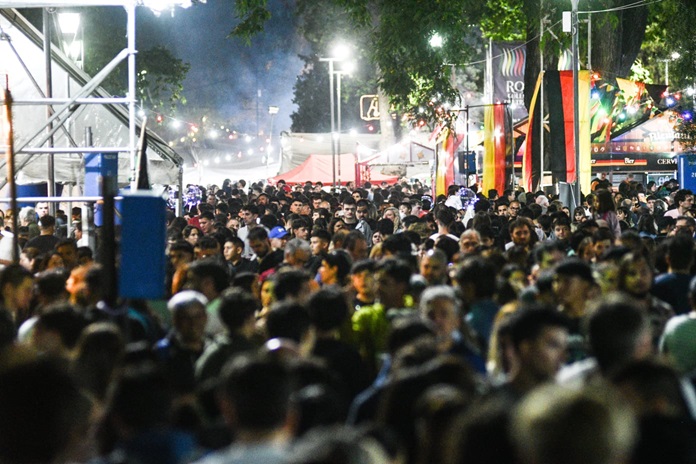 fiesta de las colectividades 2025-asistentes-rosario-apurainfo
