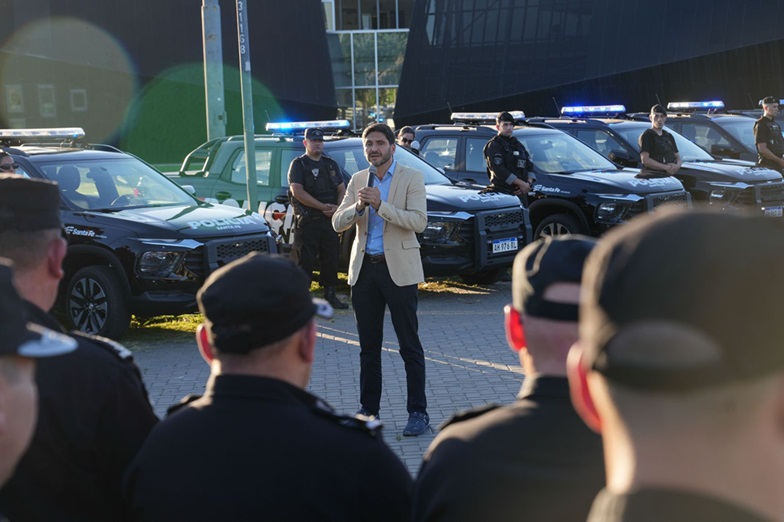 enterga camionetas 0km policía-pullaro-unidad regional II-apurainfo