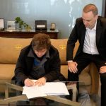 Javier Milei firmó el proyecto de modernización laboral y lo enviará de inmediato al Congreso