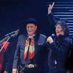 Milei cantó con el Chaqueño Palavecino en Jesús María y le agradeció a Córdoba por “ayudarlo a ser Presidente”