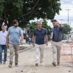 Javkin supervisó los trabajos de repavimentación en calle Ovidio Lagos