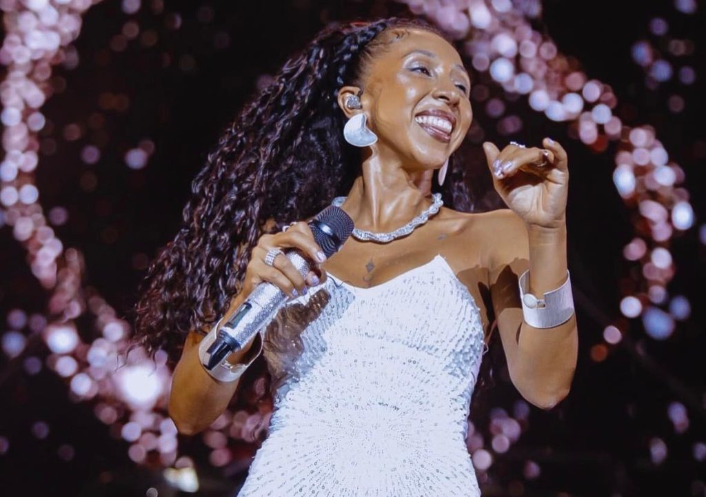 a2708958-d708-4673-8de2-1e5c970851f2