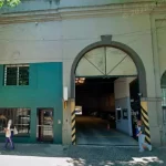 Murió un trabajador tras caer desde el techo de una cochera