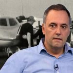 Una nueva de Adorni: investigan si se fue a deslomar al Caribe