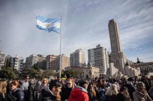 monumento-fin de semana-día de la bandera_rosario-turistas-apurainfo