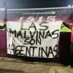 Gesto que emocionó a los argentinos: hinchas de Cienciano desplegaron una bandera por Malvinas en la Copa Sudamericana