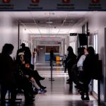Nueva medida del Gobierno: los extranjeros no residentes deberán pagar la atención en hospitales nacionales