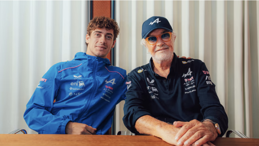 Franco Colapinto junto a Flavio Briatore, su mentor en Alpine. _apurainfo