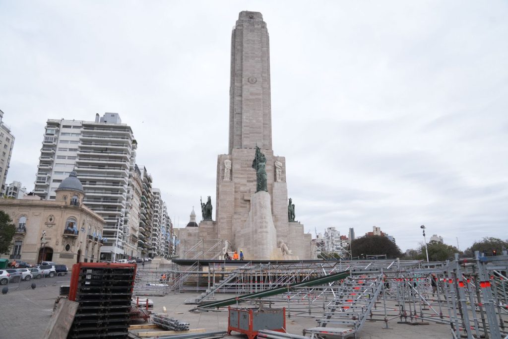 monumento a la bandera-apertura juegos suramericanos-apurainfo