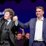 Flávio Bolsonaro agradeció a Javier Milei por ayudarlo a salir de Brasil: “Gracias por su valentía y sentido de justicia”