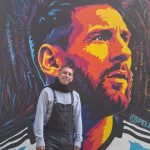 Pintó a Messi en las paredes de Rosario y ahora necesita ayuda para llevar su arte a la India